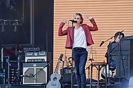 Vanessa Paradis et Benjamin Biolay sur la scène Glenmor.