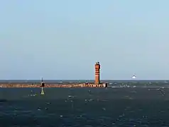 Le Feu de Saint-Pol à Dunkerque, à l'entrée du port.