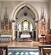 Le chœur et les autels.