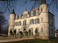 Le château qui abrite l'école de musique et le parc de l'Europe