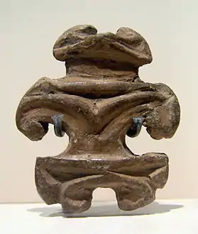 Figurine Dogū, statuette de terre cuite Région de Kantō ou de Tōhoku, Période Jōmon final 1000 -  300 av. n. è.. Japon.