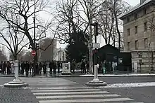 File d'entrée des catacombes, au niveau du pavillon numéro 3 de la barrière d'Enfer.