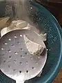Fin de la cuisson du amon soja dans l'eau bouillante.