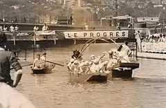 Une passe de joutes Lyonnaise lors de la finale de la Coupe de France organisée à l'écluse en 1972.