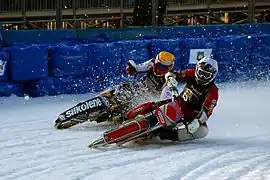 Compétition de speedway sur glace.