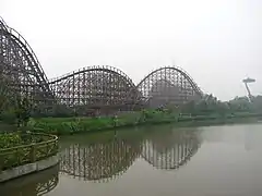 Wooden Coaster - Fireball à Happy Valley Shanghai