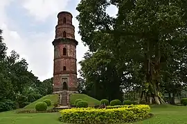 Un minaret autonome de l'époque du Sultanat