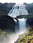 Les spectaculaires chutes de Fjallfoss ou Dynjandi.