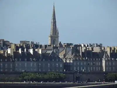 Le clocher de la cathédrale Saint-Vincent.