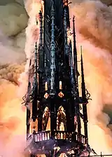 La flèche de la cathédrale lors de l'incendie du 15 avril 2019.