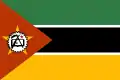 Drapeau de la République populaire du Mozambique d'avril à mai 1983.