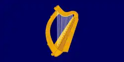 Le drapeau de la présidence de l'Irlande (héritage du drapeau de l'Irlande au XVIe siècle)