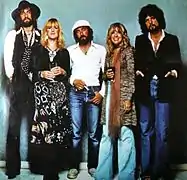 Photographie de Fleetwood Mac parue dans le magazine américain Billboard en 1977.