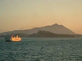 Les îles Procida et Ischia vues de cap Misène au soleil couchant