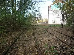 Des vestiges de l'ancien réseau ferroviaire de la Compagnie.