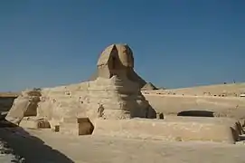 Le Sphinx de Gizeh, sous un angle de vue similaire.