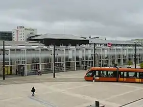Photographie de la gare et du tramway du Mans.