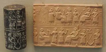 Sceau-cylindre de la « Dame » Puabi, représentant une scène de banquet. Tombes royales d'Ur, v. 2500 av. J.-C. British Museum.