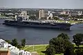 L'USS George H. W. Bush sur la rivière Elizabeth près de Norfolk.