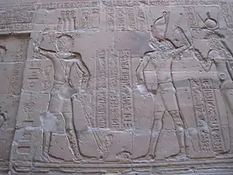 fresque du temple d'Edfou, massacre par pharaon d'un hippopotame séthien.