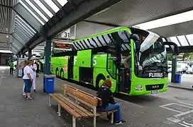 MAN Lion's Coach de Flixbus stationné au quai 31.