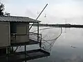 Cabane de pêche au carrelet sur la Garonne.