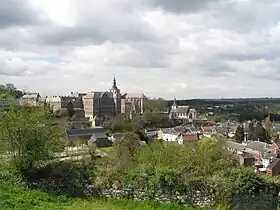 L'ancienne abbaye de Floreffe au milieu du village en 2005, située à Floreffe dans la province de Namur.