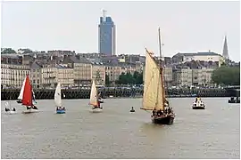 La flottille de l'association lors des 5 ans du Saint-Michel II : Thétis, Pilikant, Tramontane, Amphitrite et le St-Michel II