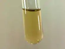 Fluor liquide à −196 °C