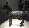 Verseuse à vin en forme d'ânon. Xe siècle av. J.-C. Bronze. Pièce découverte à Licun, Meixian, Shaanxi en 1955. National Museum of China, Beijing