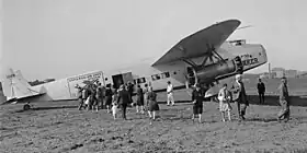 Passagers débarquant d'un Fokker F.32