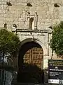 Église San Antolín. Porte d'entrée.