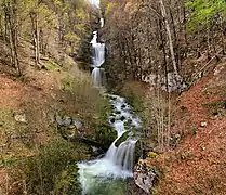 Vue de la cascade depuis le viaduc du tram