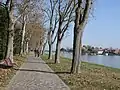 Strada del Cimitiero.Au fond, les maisons colorées de Burano et le Ponte Longo qui y mène