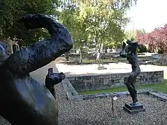 Le jardin des bronzes, œuvre de R. Auzelle à la Fondation de Coubertin