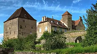 Le château et son donjon.