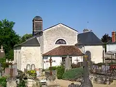 L'église Saint-Saturnin, vue du cimetière.