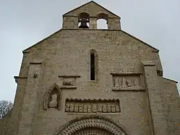 Le village de Fontaine-Chalendray est, après Les Éduts et Vinax, le troisième village le plus haut du nord-est de la Charente-Maritime.