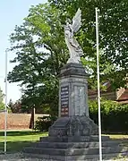 Le monument aux morts.