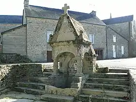 Fontaine de Saint-Brieucavec son lavoir-piscine