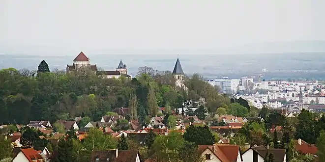 Butte de Fontaine devant la plaine de Dijon.