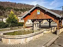 Fontaine-lavoir, place des fontaines.