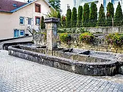 Fontaine-lavoir-abreuvoir, rue de Dampierre-sur-le-Doubs.