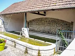 La fontaine-lavoir-abreuvoir.