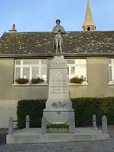 Poilu baïonnette au canon (d) (monument aux morts)