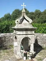 Fontaine Saint-Rochet son enceinte