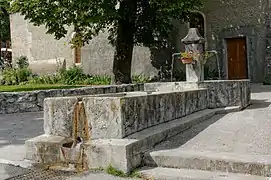 Fontaine de l'église de Chichilianne