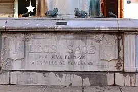 Legs Sages - aux jeux floraux à la ville de Toulouse. À gauche, blason de Toulouse.