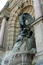 Francisque Duret, Saint Michel terrassant le démon (1860), fontaine Saint-Michel, place Saint-Michel.