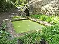 La fontaine et le lavoir de Saint-Thamec.